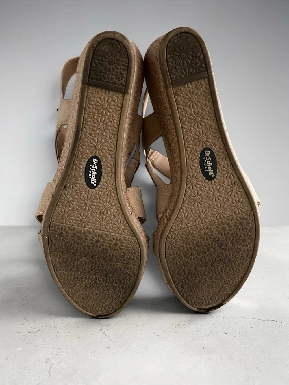 Dr. Scholl’s Everlasting Beige Espadrille Wedge Sandals Size 8